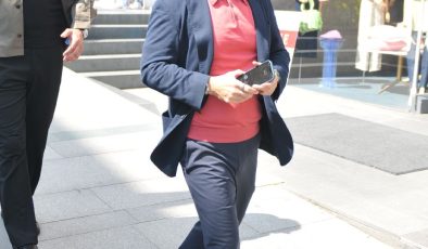 Ali Sabancı’dan Galatasaraylı Stil: Sarı-Kırmızı Kombinle Nişantaşı’nda