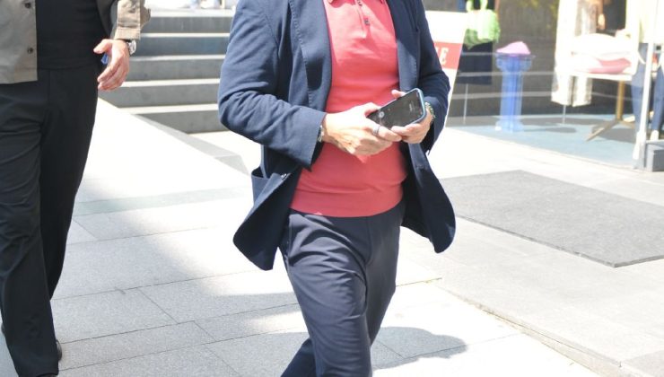 Ali Sabancı’dan Galatasaraylı Stil: Sarı-Kırmızı Kombinle Nişantaşı’nda