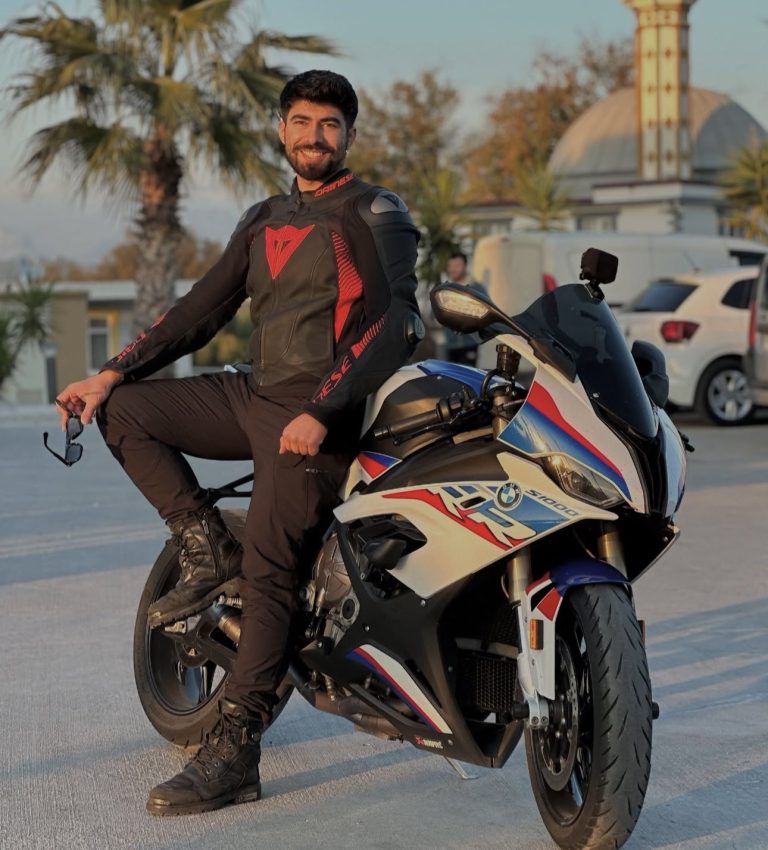 Deniz Servan Narin’in Hız ve Özgürlük Hikâyesi Acı Sonla Bitti: Milyonların Sevdiği Motor Tutkunu Hayata Veda Etti