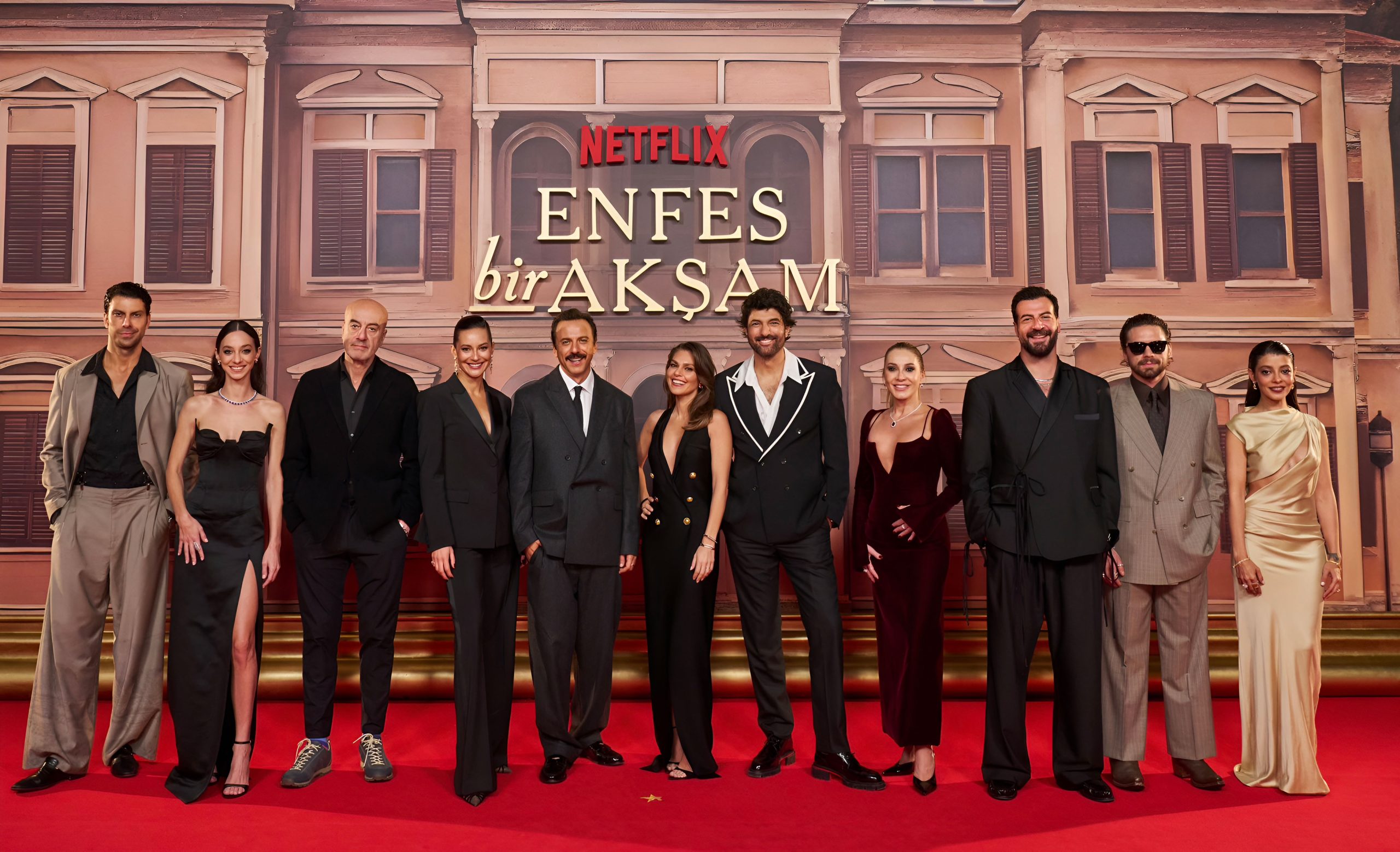 “Enfes Bir Akşam” Netflix’i Salladı: Aslı Enver ve Engin Akyürek’ten