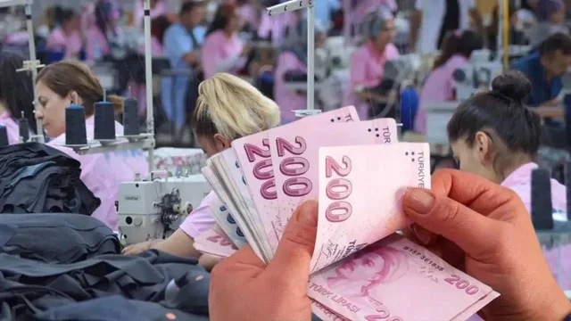 2026 yılına doğru ilerlerken Türkiye’de milyonlarca çalışanın gözü, hükümet ile