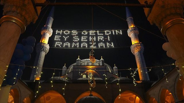🕊️ Berat Kandili Nedir? Berat Kandili, İslam inancına göre af