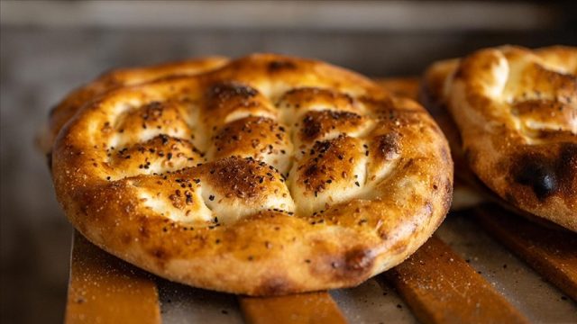 Ramazan Pidesi Nedir? Ramazan pidesi, Türk mutfağında özellikle Ramazan ayına