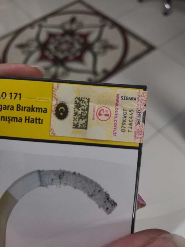 Son günlerde marketlerde ve tekel bayilerinde satılan sigara paketleri, alışılmış
