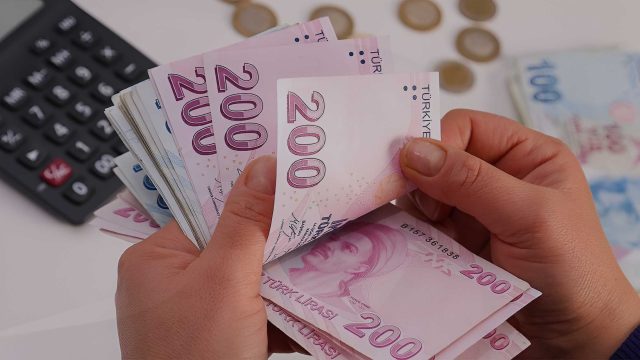 Asgari ücrette yapılan artış sonrası Türkiye genelinde milyonlarca emeklinin gözü