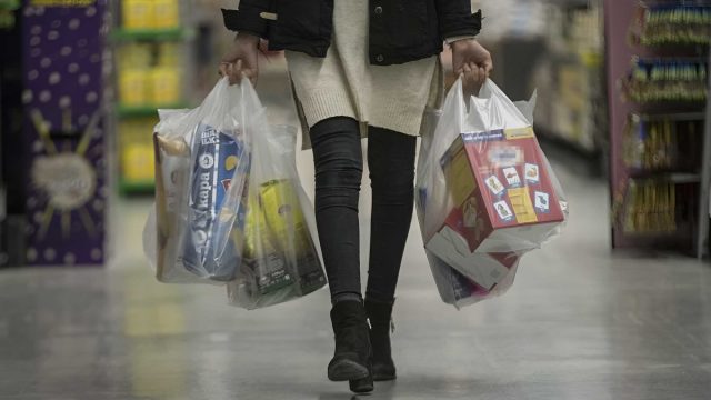 Plastik Poşet Fiyatı Neden Yeniden Gündemde? Market alışverişlerinden manavlara, küçük