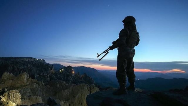 Rüyada Askere Sarılmak Ne Anlama Gelir? Rüyada askere sarılmak görmek,