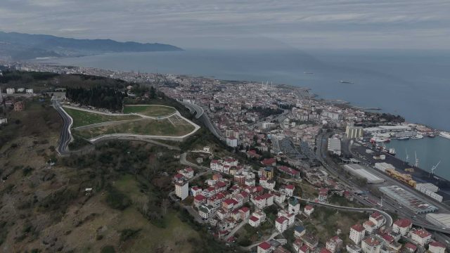 Trabzon’un Boztepe Mahallesi’nde, Ahi Evren Dede Camii yakınında bulunan ve