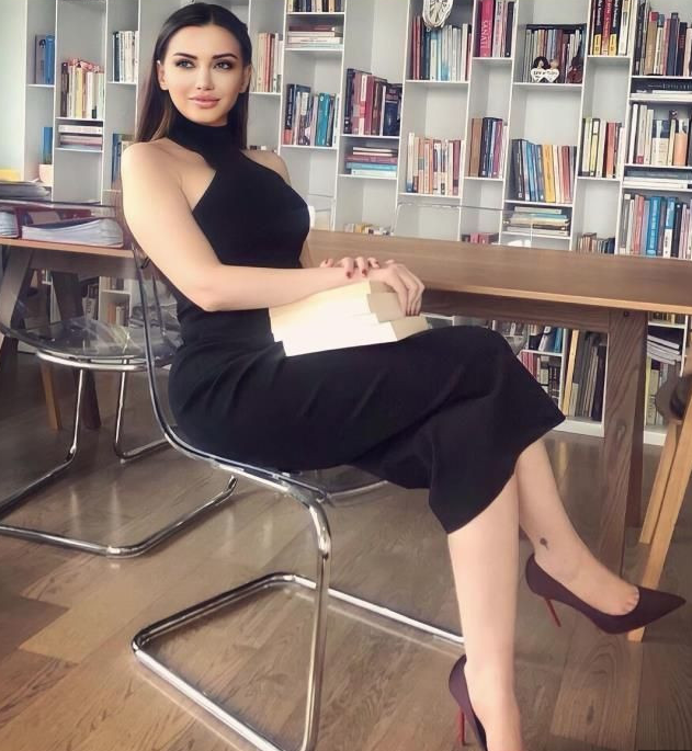 Esra Ezmeci Kimdir? Klinik Ünvanı Sahte mi