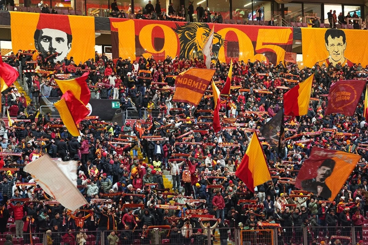Galatasaray, Gaziantep FK ile berabere kaldı. Tribünler yönetimi istifaya çağırdı,