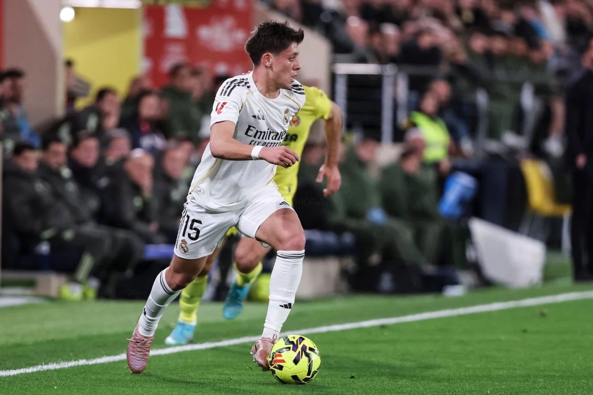Real Madrid’in Villarreal galibiyetinde Arda Güler’in performansı İspanya’da gündem oldu.