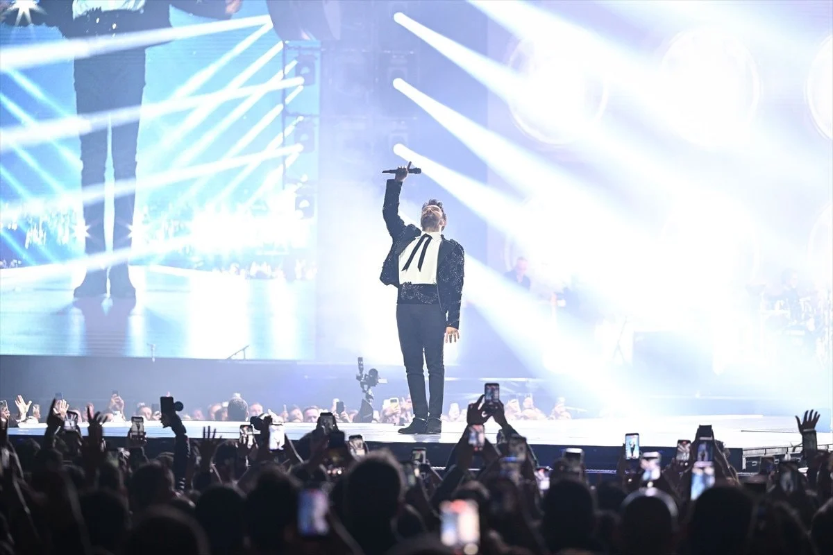 7 yıl aradan sonra İstanbul’da sahneye çıkan Tarkan’ın 8 konserlik