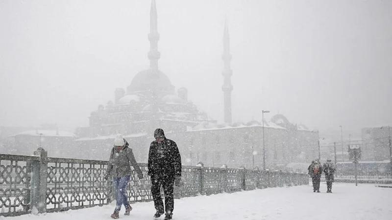 Meteoroloji uzmanları uyardı: İstanbul’a yeniden kar geliyor. Pazar gecesi ve
