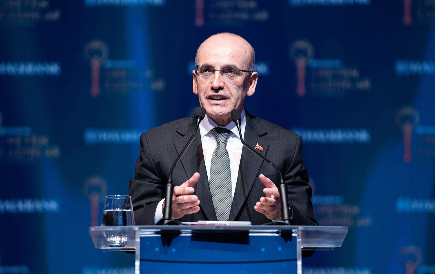 Hazine ve Maliye Bakanı Mehmet Şimşek’in X hesabından paylaştığı mizahi