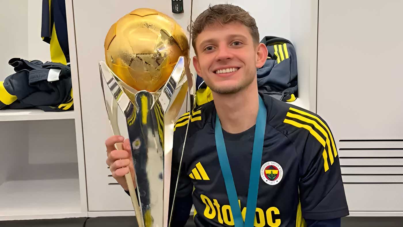 Fransız basını yazdı: Sebastian Szymanski Fenerbahçe’den ayrılmaya hazırlanıyor. Rennes ile