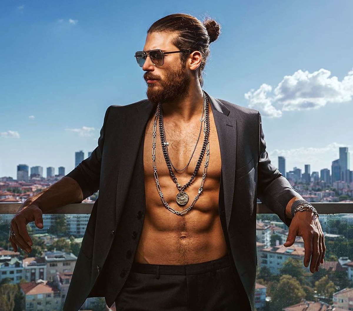 Can Yaman, Sandokan dizisinin Netflix Amerika başarısını paylaşarak Türk basınına