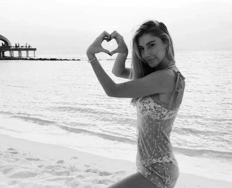 Şeyma Subaşı Karar Değiştirdi mi? “Artık Bikinili Poz Yok” Demişti, Yeni Paylaşım Geldi Şeyma Subaşı “Artık bikinili fotoğraf yok” demişti. Siyah beyaz bikinili