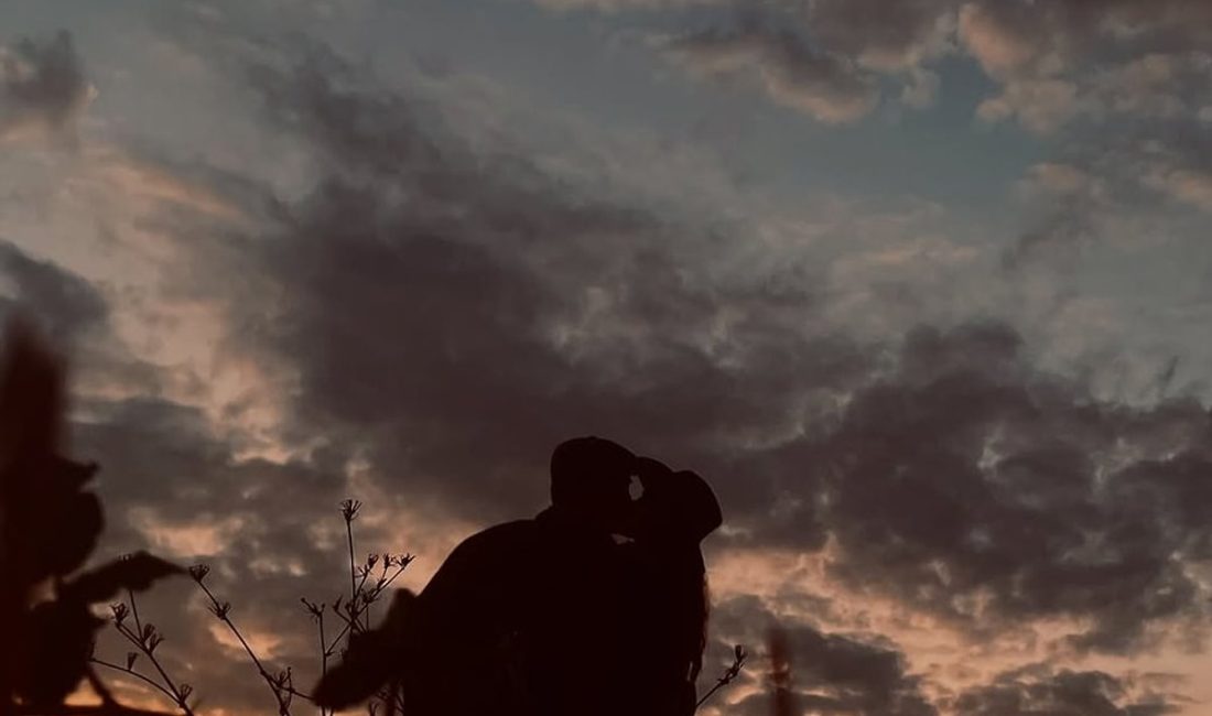 Aslıhan Malbora, Çağatay Ulusoy’la ilk romantik kareyi paylaştı. Uzun süredir