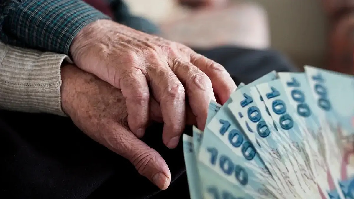 Bakan Vedat Işıkhan, emeklilerin refahını artıracak yeni adımların atılacağını açıkladı.