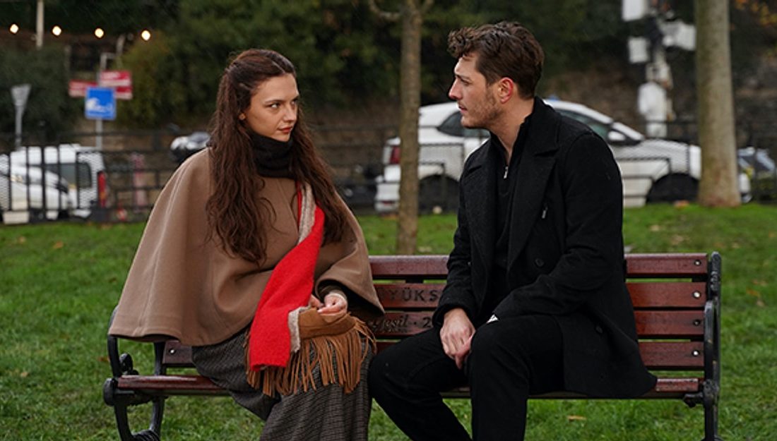 Yalı Çapkını’nın Minik Yıldızı Aynı Yağmur Altında’ya Katıldı! Reytingler Değişecek mi? Yalı Çapkını’nın minik yıldızı Sara Yılmaz, Aynı Yağmur Altında dizisine