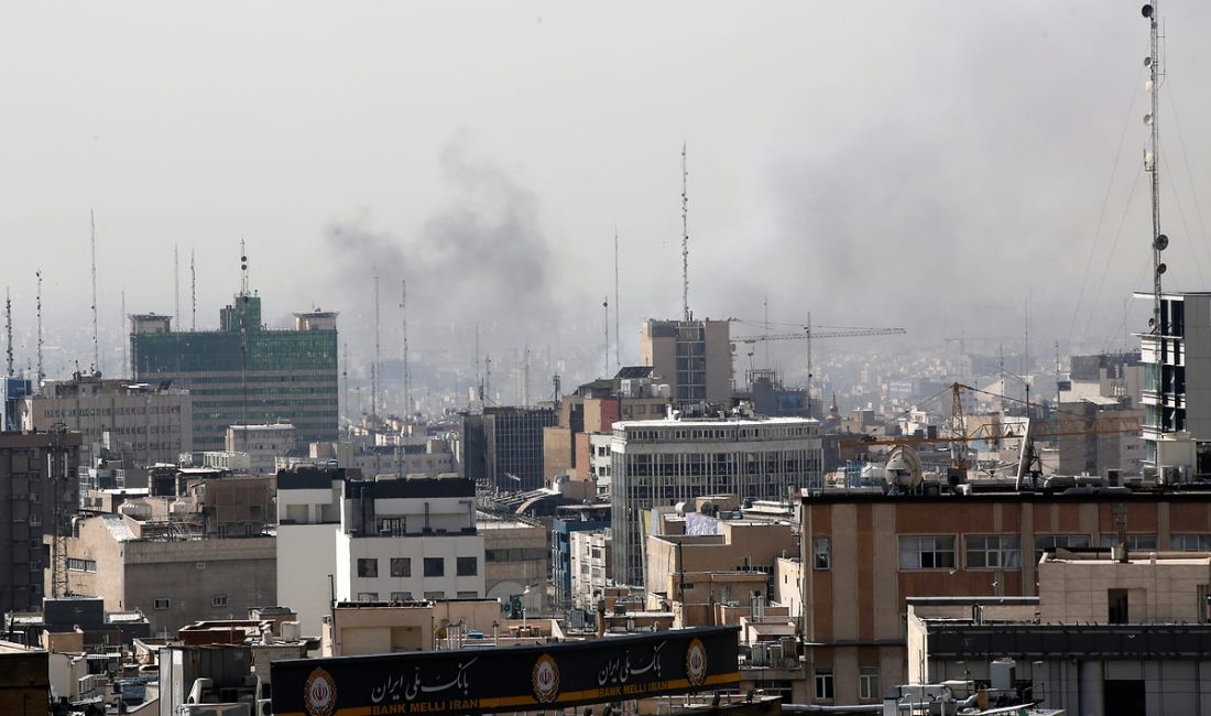 Dünya Alarmda: İsrail’in İran’a Saldırısı Sonrası Trump’tan Kritik Açıklama İsrail’in İran’a saldırısının ardından Tahran’dan misilleme mesajı geldi. ABD Başkanı