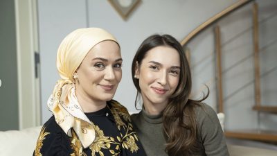 Kızılcık Şerbeti’nin Salkım’ı Özge Borak, 44 yaşını mayolu tatil pozlarıyla