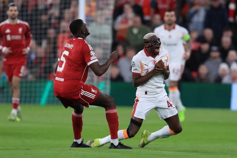 Galatasaraylı Victor Osimhen kolundaki kırık nedeniyle ameliyat olacak. Yıldız futbolcu