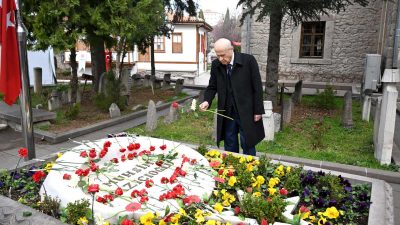 MHP lideri Devlet Bahçeli, Muhsin Yazıcıoğlu’nun kabrini ziyaret etti. Yazıcıoğlu’nun