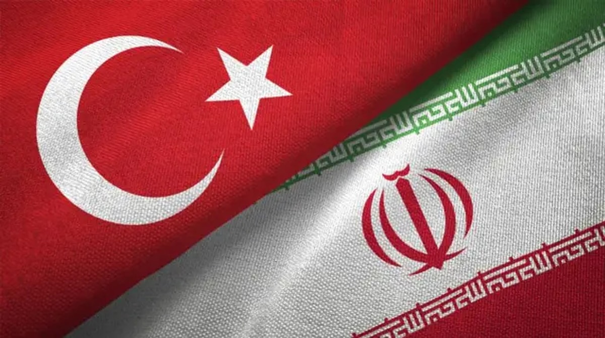 İran Dışişleri Bakanı Abbas Erakçi, Türkiye hava sahasına yönelen füzelerin