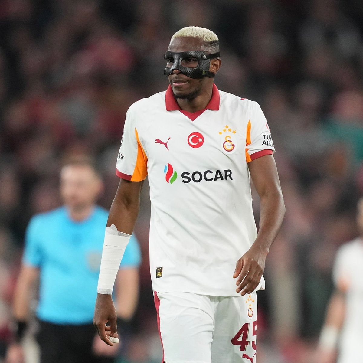 Galatasaray’da Osimhen’in kolu kırıldı, Noa Lang ameliyata alınacak. Liverpool maçında