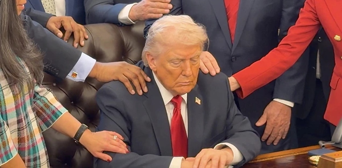 Donald Trump için Oval Ofis’te düzenlenen dua seansı dünya gündemine