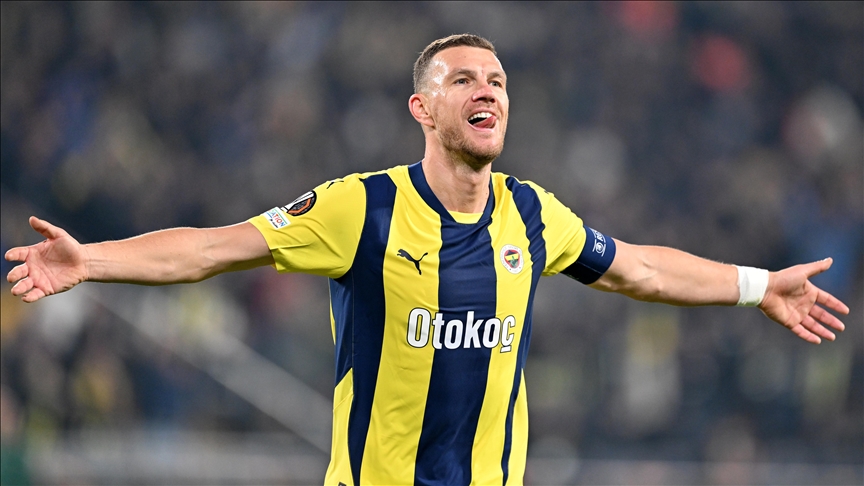 40 yaşındaki Edin Dzeko, Galler maçında attığı golle Bosna Hersek’i