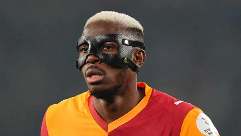 Galatasaray’ın yıldızı Victor Osimhen sakatlığını atlattı. Yıldız golcünün Fenerbahçe derbisine