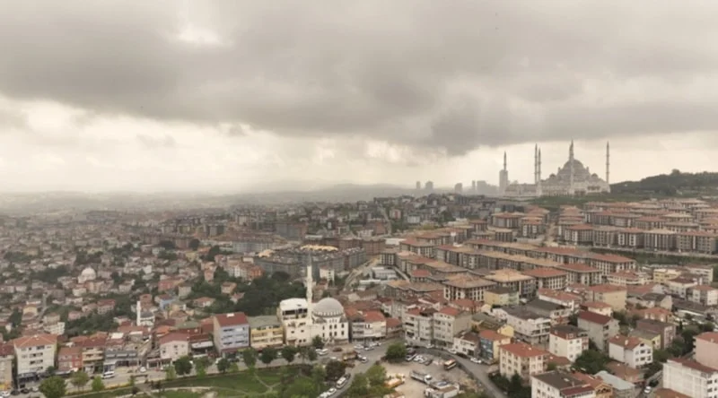 Meteoroloji, sıcaklıkların artacağını ve toz taşınımı görüleceğini açıkladı. Sağanak yağış,