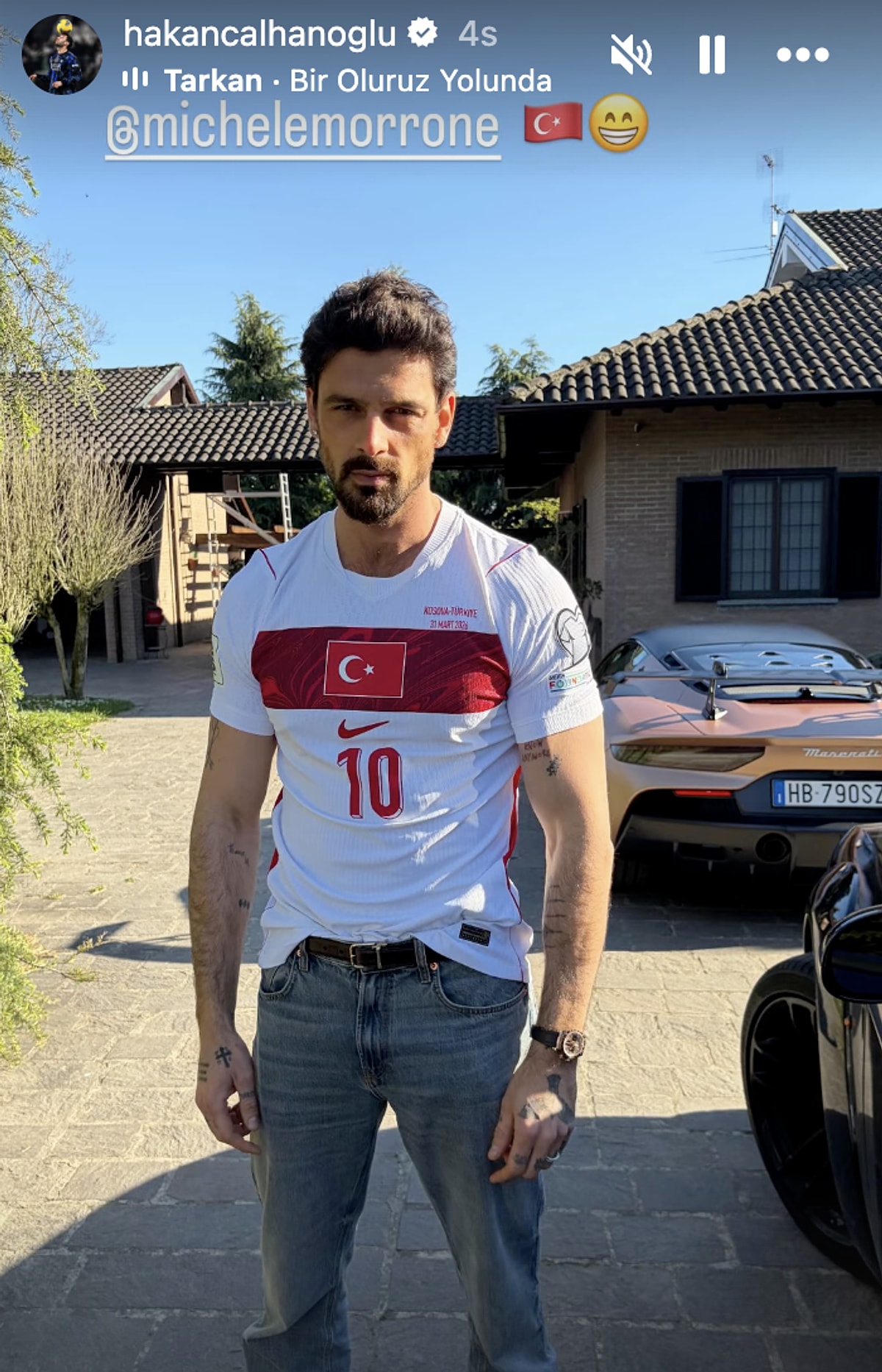 Hakan Çalhanoğlu, ünlü oyuncu Michele Morrone ile buluştu. Morrone’nin Türkiye