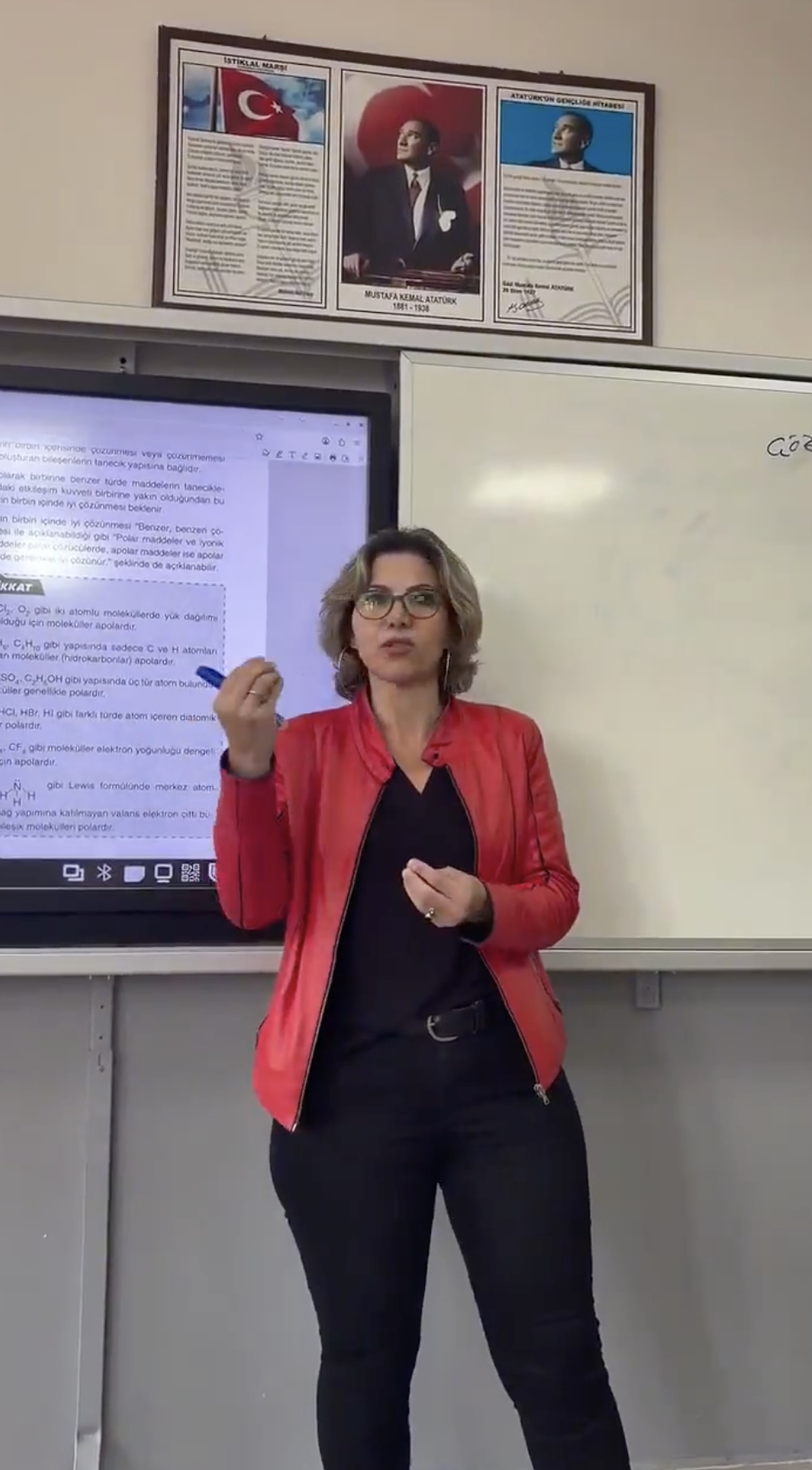 Bir öğretmenin sınıftaki disiplinsizliğe verdiği "1 yıldır ders işlemiyorum" tepkisi