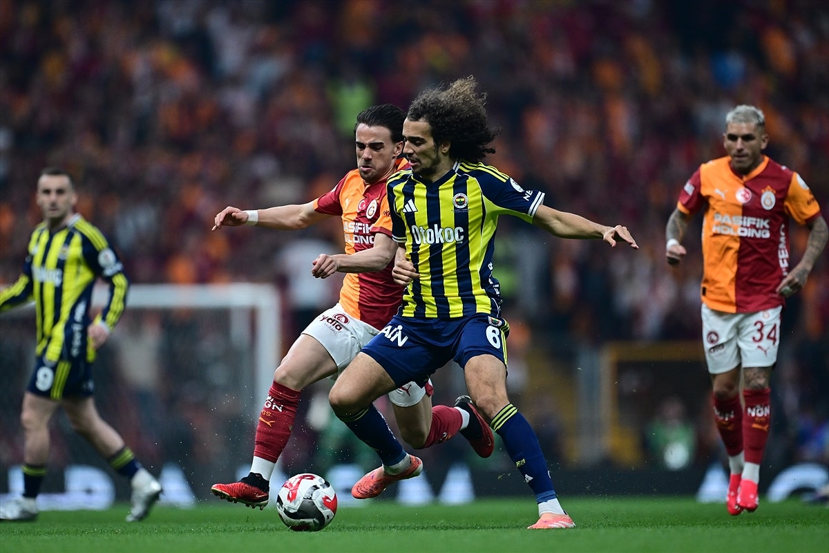 Galatasaray, RAMS Park'ta Fenerbahçe'yi 3-0 mağlup ederek şampiyonluk yolunda farkı