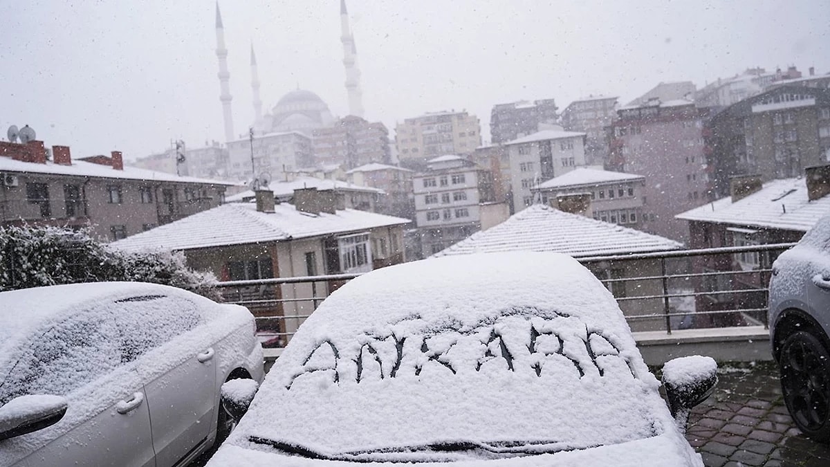 Türkiye genelinde sıcaklıklar 10 derece birden düşüyor. İstanbul’da sert soğuma,