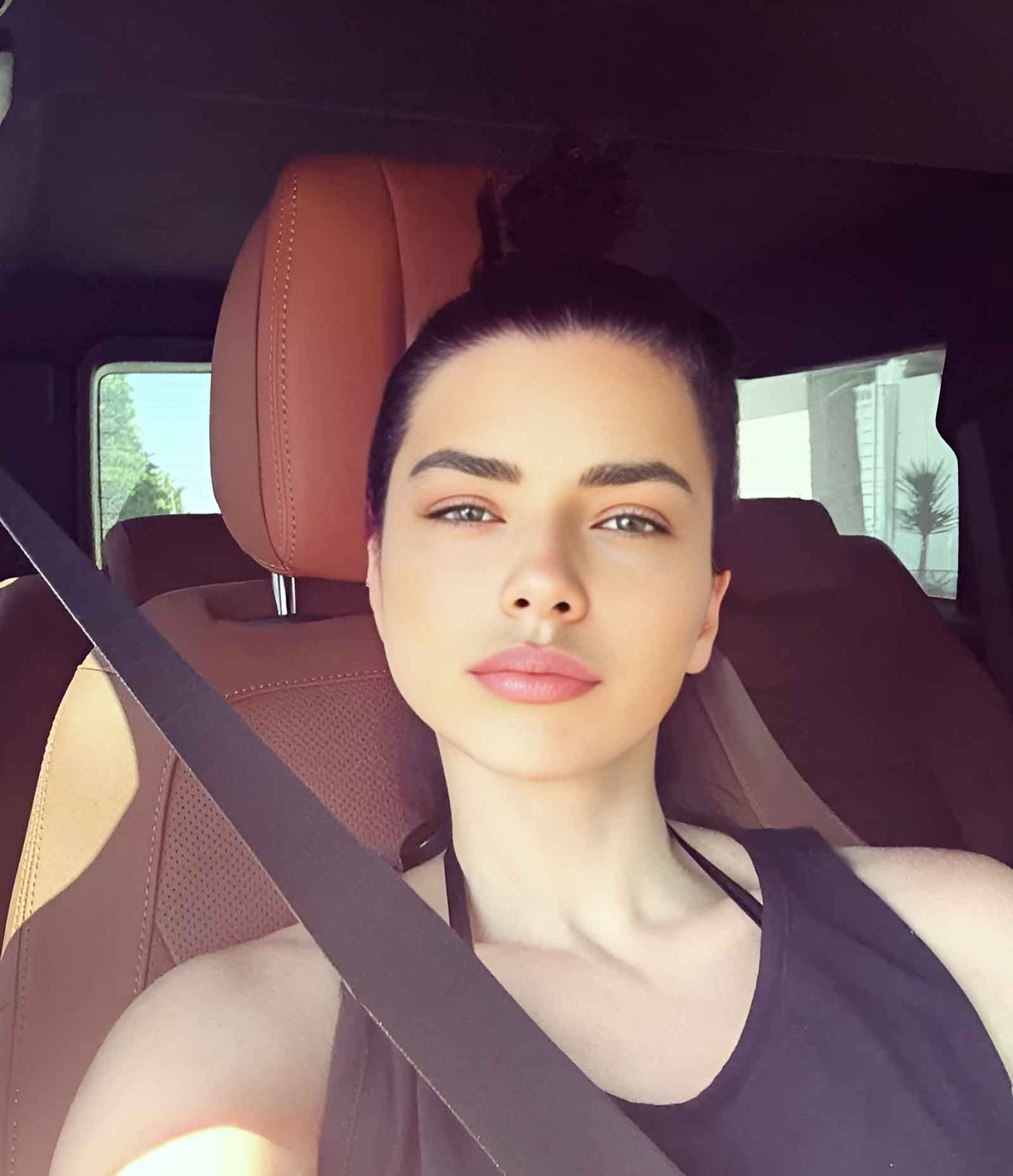 Merve Boluğur, katıldığı gala gecesinde yaptığı “Adriana Lima’dan daha güzelim”