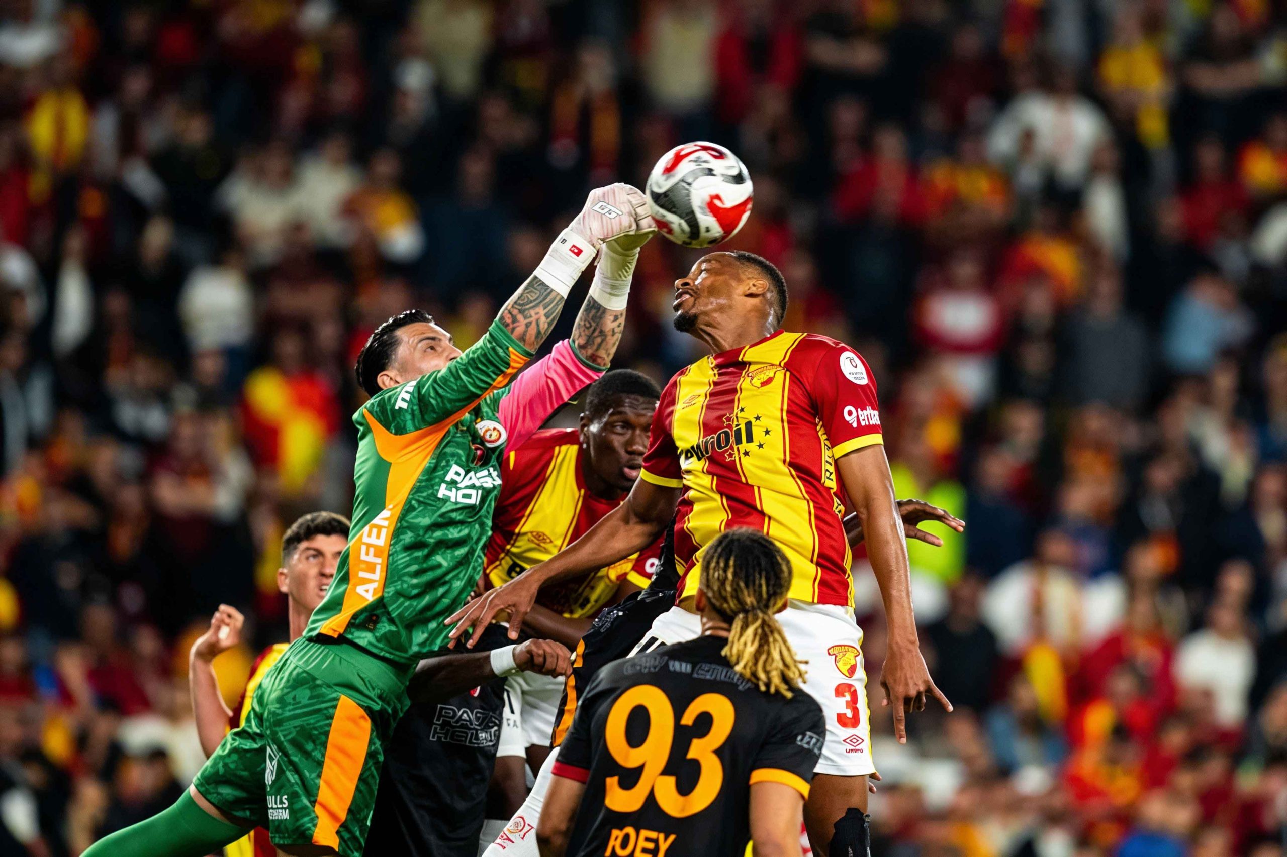 Galatasaray, Süper Lig’de Göztepe deplasmanında 3-1 kazandı. Sarı-kırmızılılar puanını 67’ye