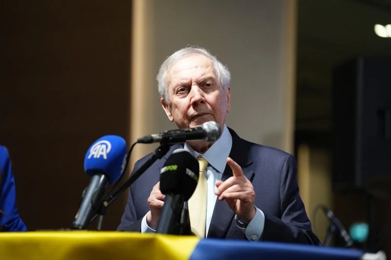 Fenerbahçe başkan adayı Aziz Yıldırım, seçim süreci öncesi yaptığı açıklamada