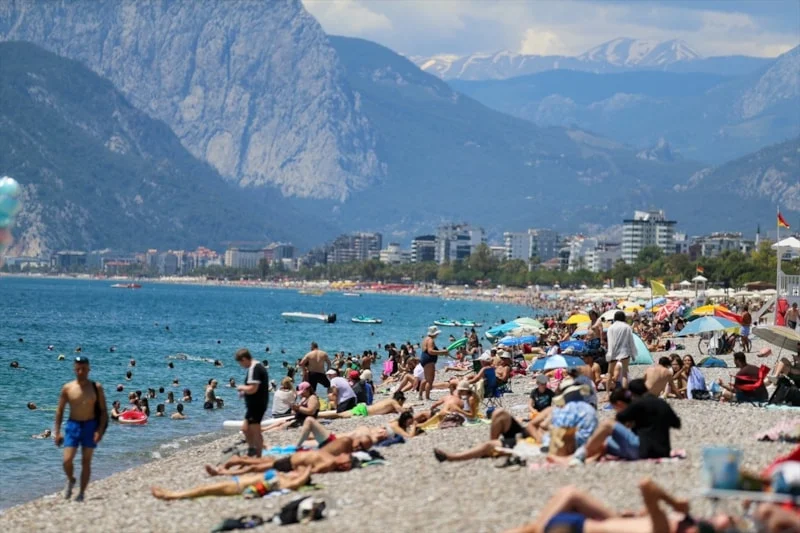 İğne atsan yere düşmüyor, tatilciler oraya akın etti! Antalya'da Arife
