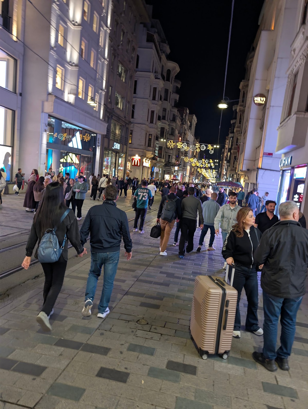 Avrupa kupası müsabakası kapsamında takımlarını desteklemek üzere İstanbul’a gelen İngiliz