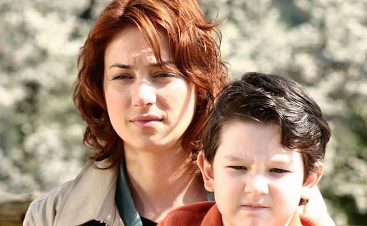 Bir döneme damgasını vuran efsane dizi "Aliye" karakteriyle hafızalara kazınan