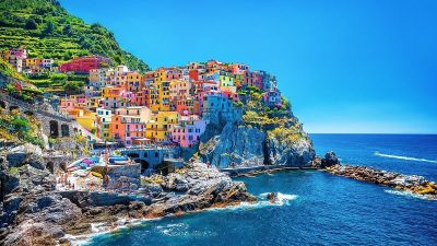İtalya'nın turizm merkezi Cinque Terre'de parmak arası terlik giymek yasaklandı.