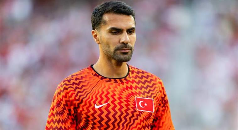 Zeki Çelik Roma ile sözleşme yeniliyor! Yıllık 3 milyon Euro