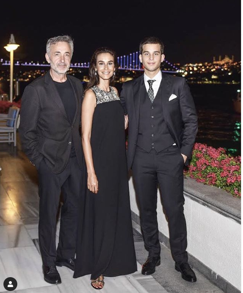 Arzum Onan ve oğlu Can Aslantuğ davette görüntülendi! Can Aslantuğ'un