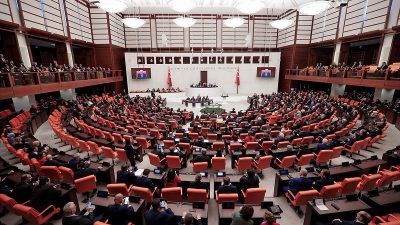 Meclis'te tarihi deprem! Özgür Özel ve 91 milletvekili CHP'den istifa